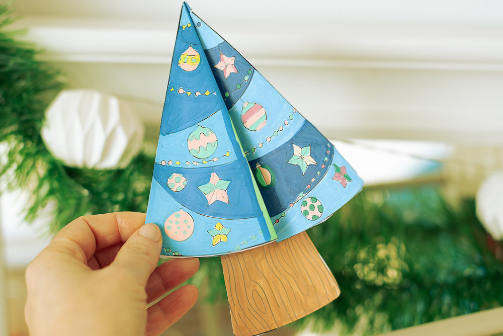 Kreatives Bastelset für Kinder: Faltkarte in Weihnachtsbaumform 🎄