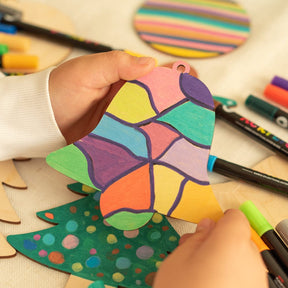 Kreatives Weihnachts-Set: 8 Holzanhänger & 24 Acrylstifte