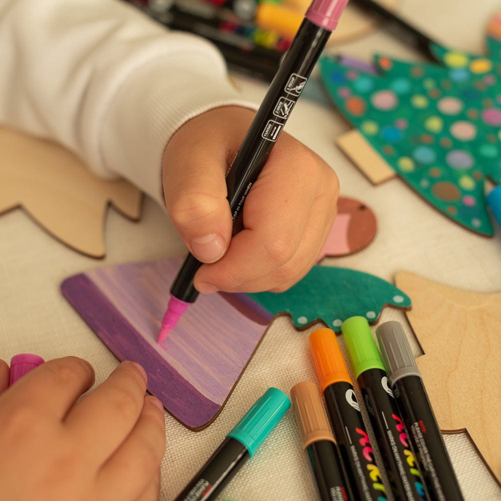 Kreatives Weihnachts-Set: 8 Holzanhänger & 24 Acrylstifte