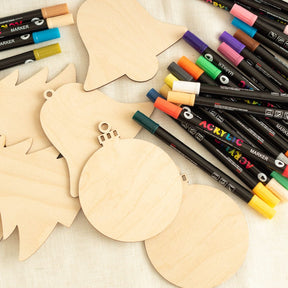 Kreatives Weihnachts-Set: 8 Holzanhänger & 24 Acrylstifte