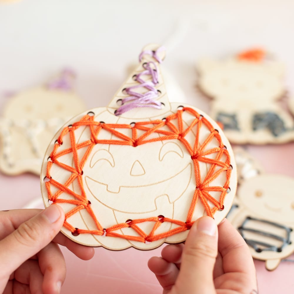 Kreativer Fädelspaß Halloween