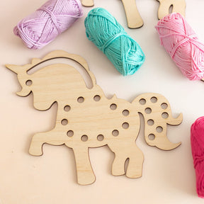 Bastelset – Kreativer Fädelspaß für den Einhorn-Geburtstag für 4 Kinder