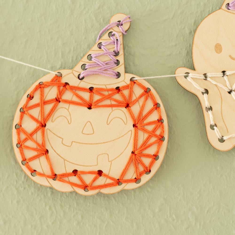 Kreativer Fädelspaß Halloween