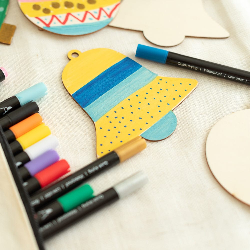Kreatives Weihnachts-Set: 8 Holzanhänger & 12 Acrylstifte 🎄✨
