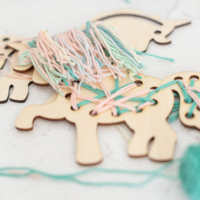 Einhorn-Bastelset – Kreativer Fädelspaß für den Einhorn-Geburtstag!