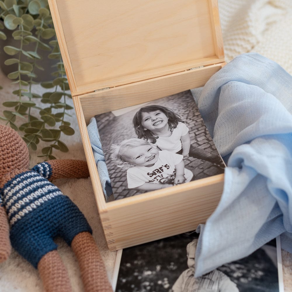 Personalisierte Holzkiste – Ein Herzgeschenk für Oma und Opa