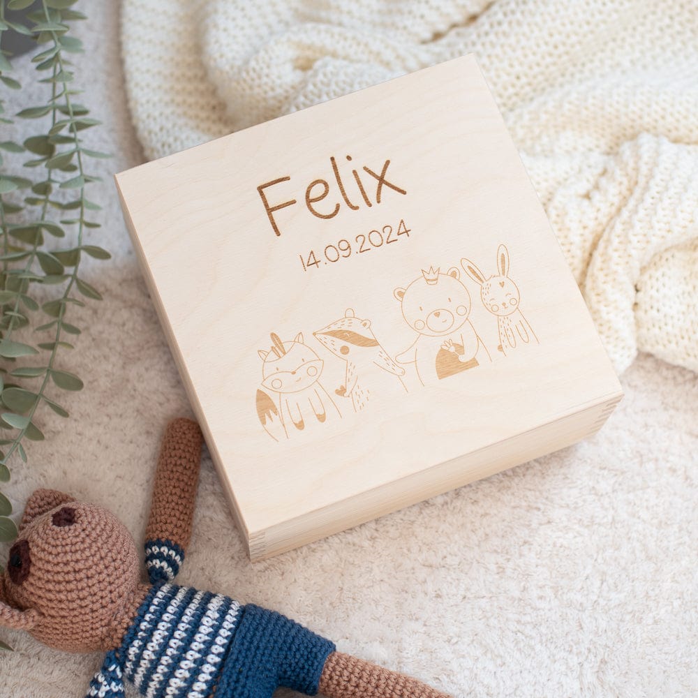 Personalisierte Holzkiste – Ein Herzgeschenk für Oma und Opa